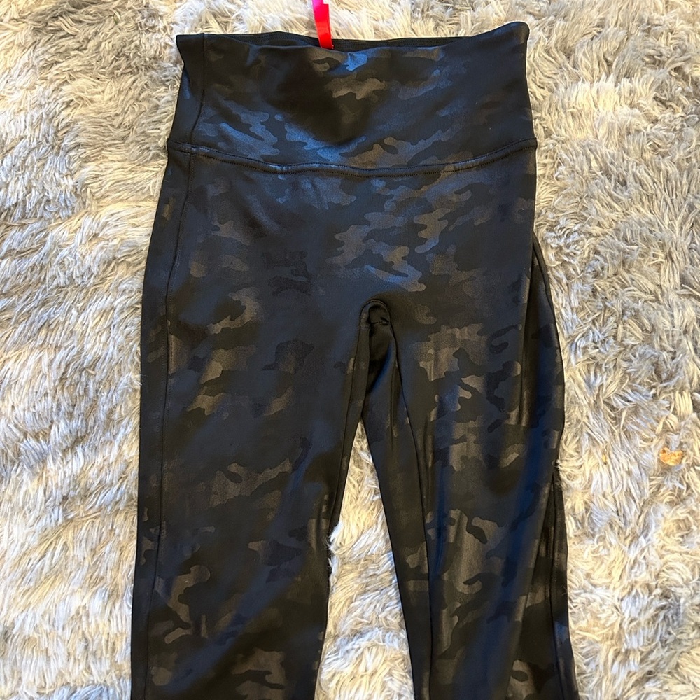 SPANX Black and Gray Camouflage Leggings XS metallic sexy